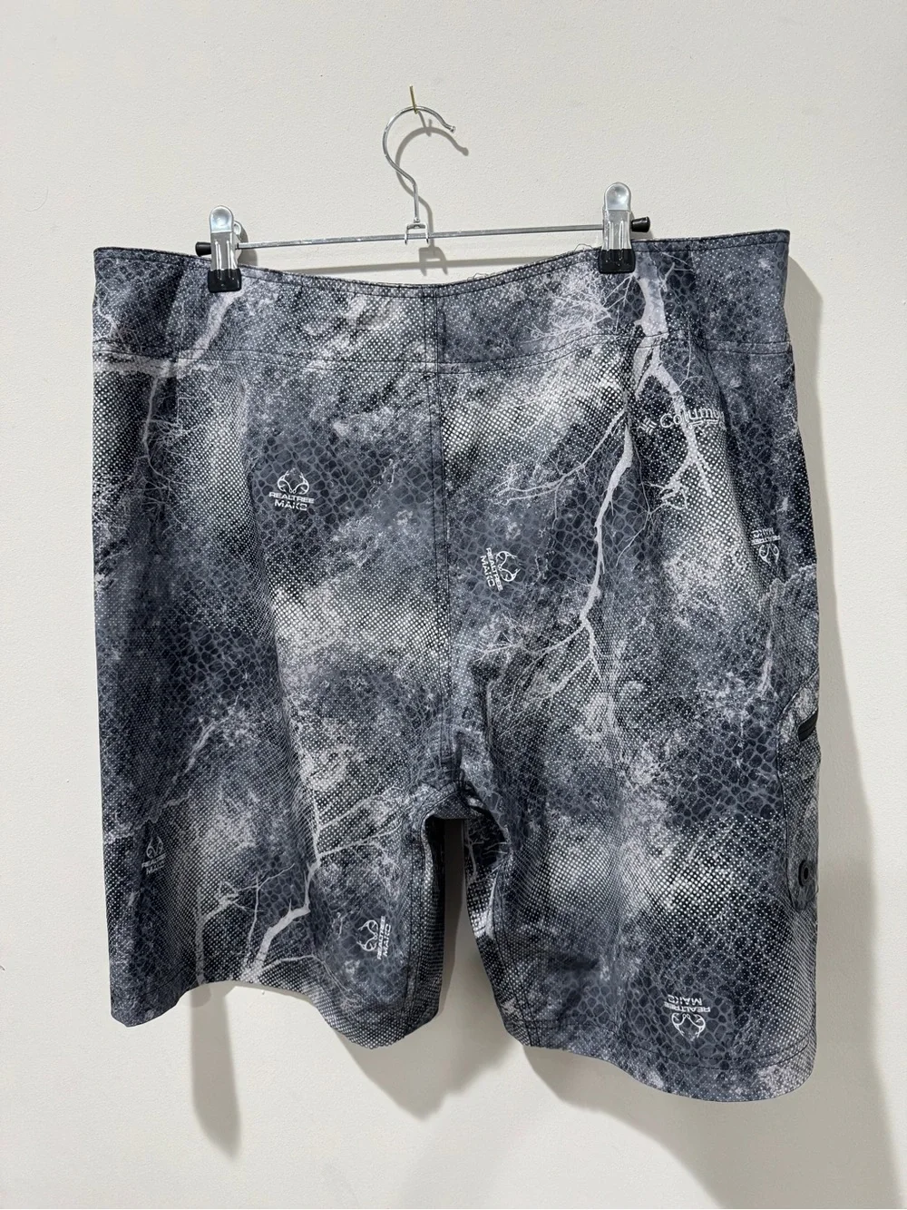 Columbia Men's Black & Gray Marble-Print Swim Board Shorts